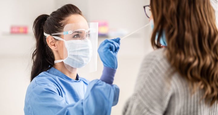 ¿Cómo han cambiado los síntomas de COVID-19?